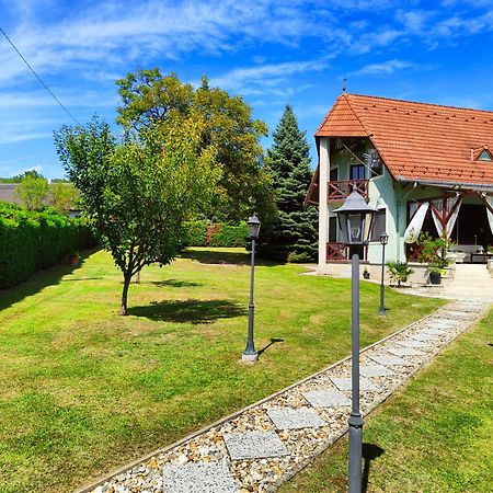 BalatongyörökBalaton Gardenアパートメント エクステリア 写真